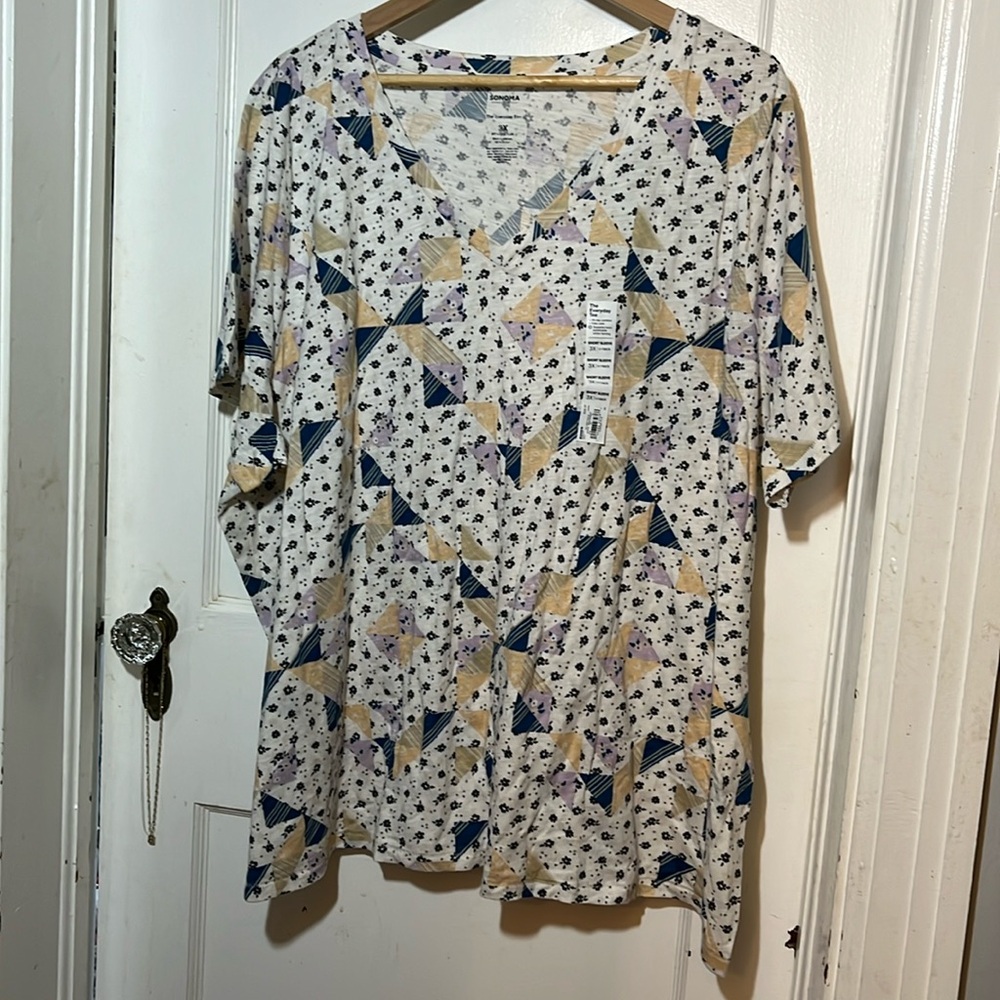 Sonoma 3X 100% Cotton V Neck Tee nice print. NWT. The Everyday Tee.